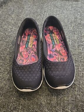 Skechers Black Slip-On Flats with Pink/Red Patterned Insole